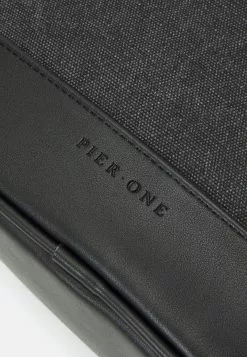 Pier One UNISEX - Kosmetiktasche - Black 10 Pier One UNISEX - Kosmetiktasche - Black -Pier One Geschäft 05d508e36bb14f79b1a50f5dfb5612b7