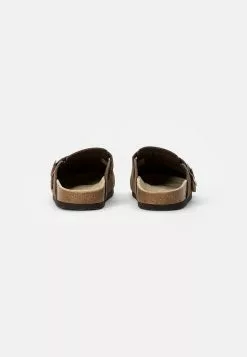 Pier One LEATHER UNISEX - Clogs - Brown -Pier One Geschäft 18a09b6c3e71439784e427988b058842