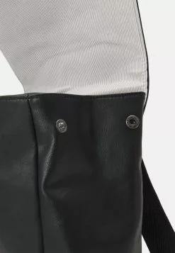 Pier One UNISEX - Tagesrucksack - Black -Pier One Geschäft 2f29d0221af64beebfa3b221048e3ee7