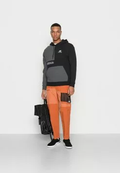 Pier One UNISEX - Tagesrucksack - Black -Pier One Geschäft 323468b1691d48c69c1792fc80ef088e