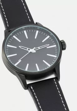 Pier One UNISEX - Uhr - Black -Pier One Geschäft 370ad5cb755f444b9aa15a53da275e3a