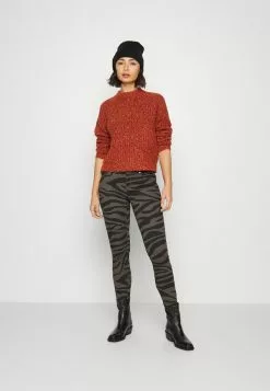 Pier One SHORT MICRO BEANIE UNISEX - Mütze - Black -Pier One Geschäft 543d127d07134c2890a29c39eb75bc4a