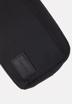 Pier One UNISEX - Kosmetiktasche - Black 9 Pier One UNISEX - Kosmetiktasche - Black -Pier One Geschäft 5ecd591da0554c28a37b88635d752b7a