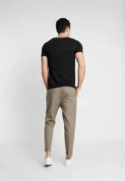 Pier One T-Shirt Basic - Black -Pier One Geschäft 83b916fdf5444d9ba8380d809f888082