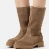Pier One LEATHER WINTER BOOT - Stiefel - Taupe