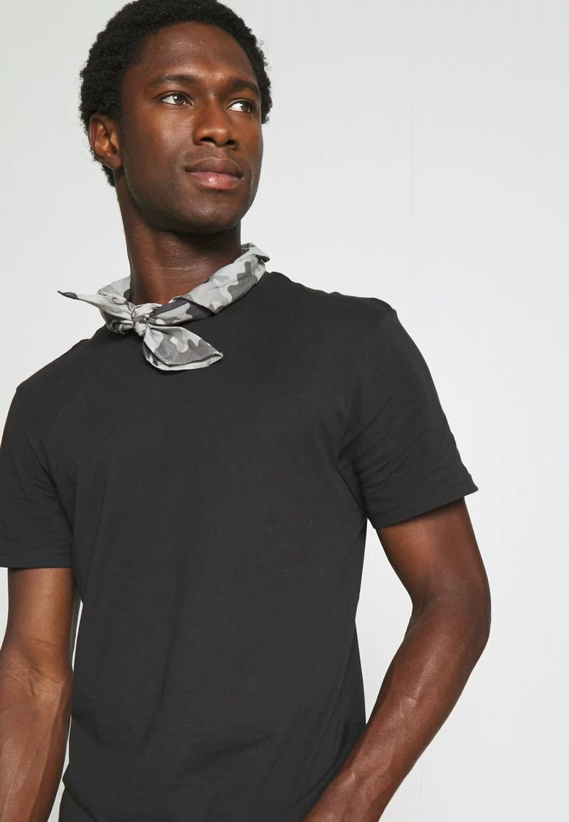 Pier One 3 PACK - T-Shirt Basic - Black/mottled Dark Grey/bordeaux 6 Pier One 3 PACK - T-Shirt Basic - Black/mottled Dark Grey/bordeaux – Bild 6