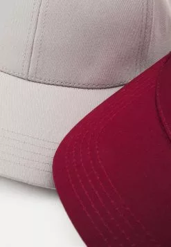 Pier One UNISEX 2 PACK - Cap - Light Grey/berry -Pier One Geschäft db52e4bec20b4e21a2d423baba99be86
