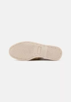 Pier One LEATHER UNISEX - Bootsschuh - Beige 10 Pier One LEATHER UNISEX - Bootsschuh - Beige -Pier One Geschäft df77dd037ba746e7a11c216a0cf8dae9