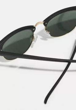 Pier One UNISEX - Sonnenbrille - Black/green -Pier One Geschäft e1f96fdeaeb540b5afa394ab48bca716