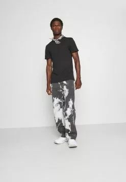 Pier One 3 PACK - T-Shirt Basic - Black/mottled Dark Grey/bordeaux